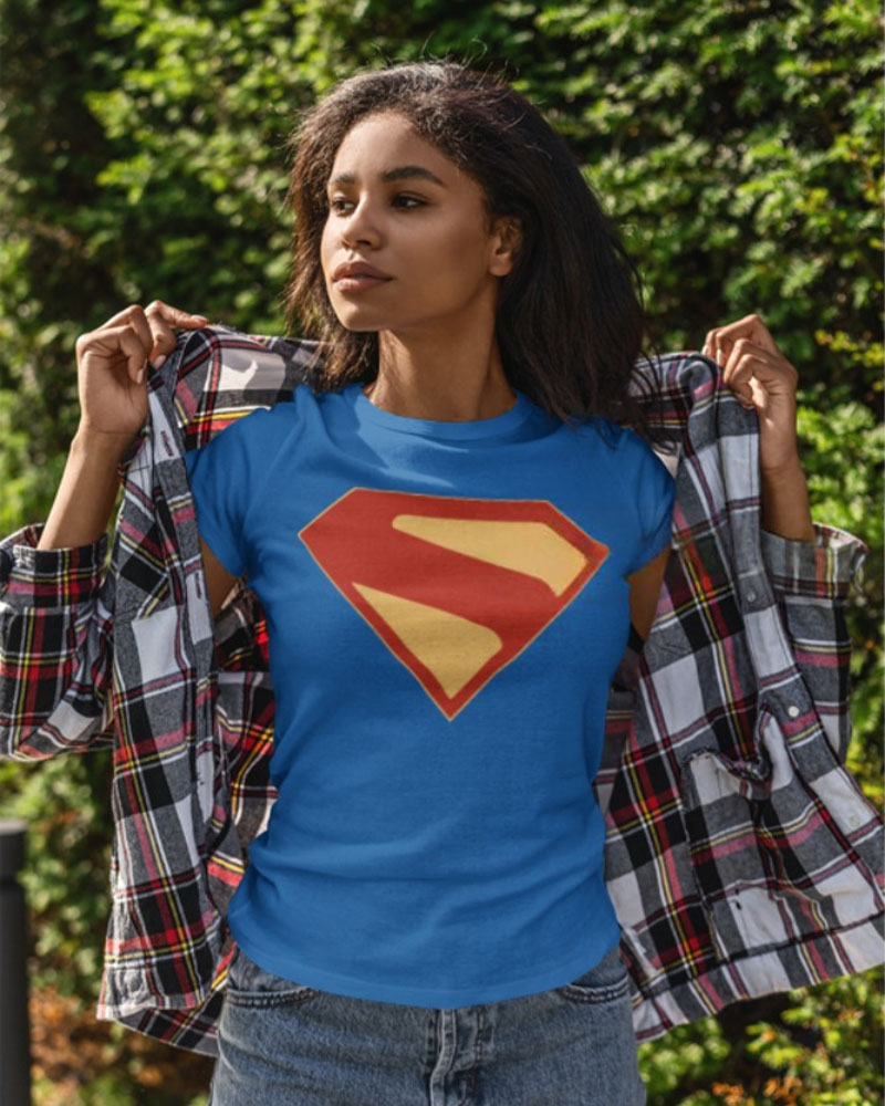 Camiseta azul mujer – Logo Superman | Edición 2025 - Imagen 4